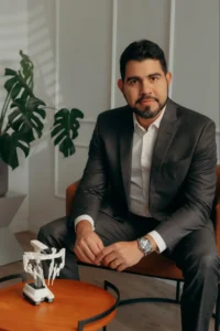 Dr. Thiago Mourão, especialista em urologia e saúde do homem.
